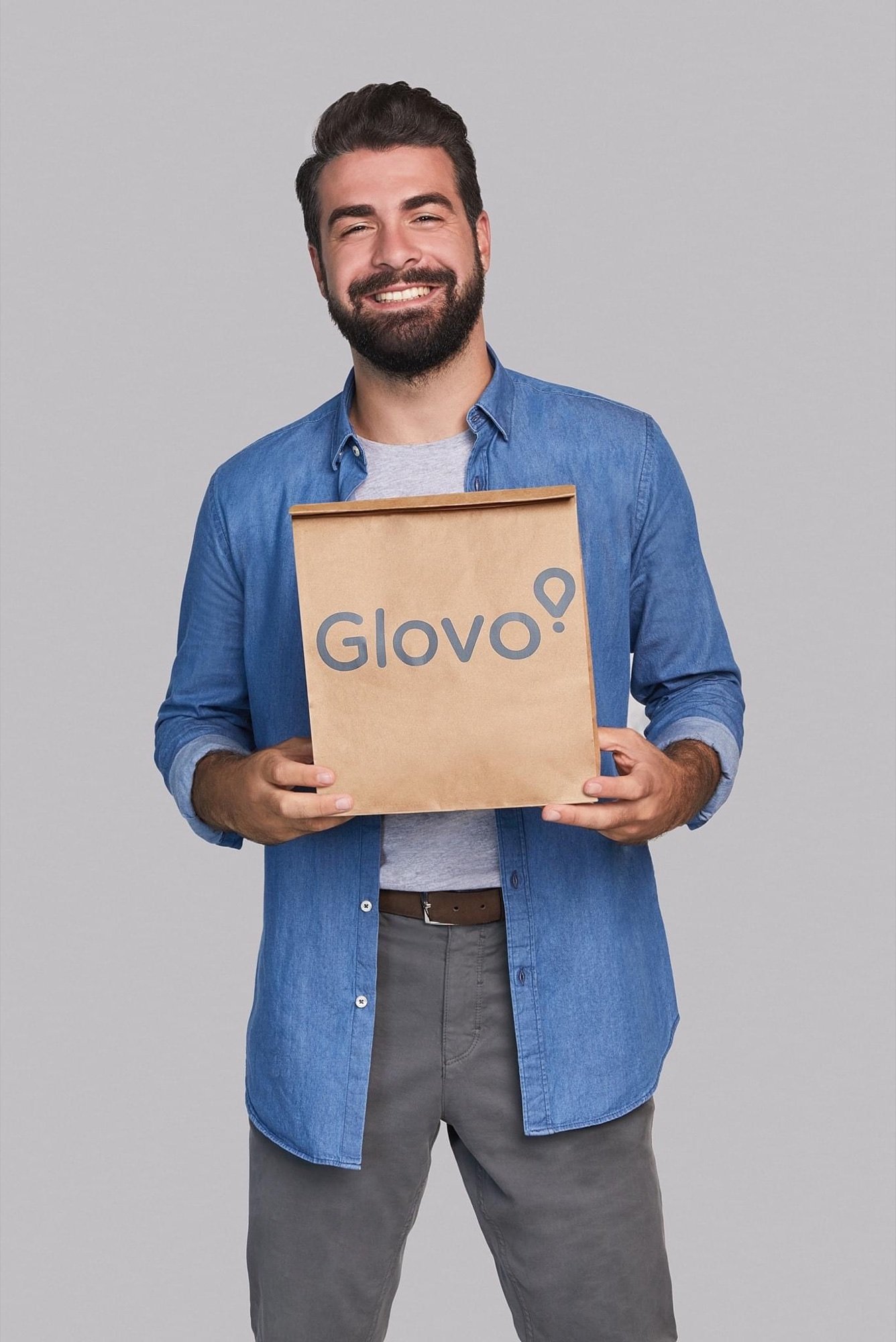 Niko Kane appearing in a Glovo commercial campaign in Barcelona